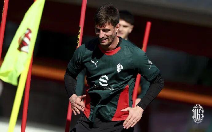 华体会hth体育-意媒丨米兰周一放假，两人选择加练